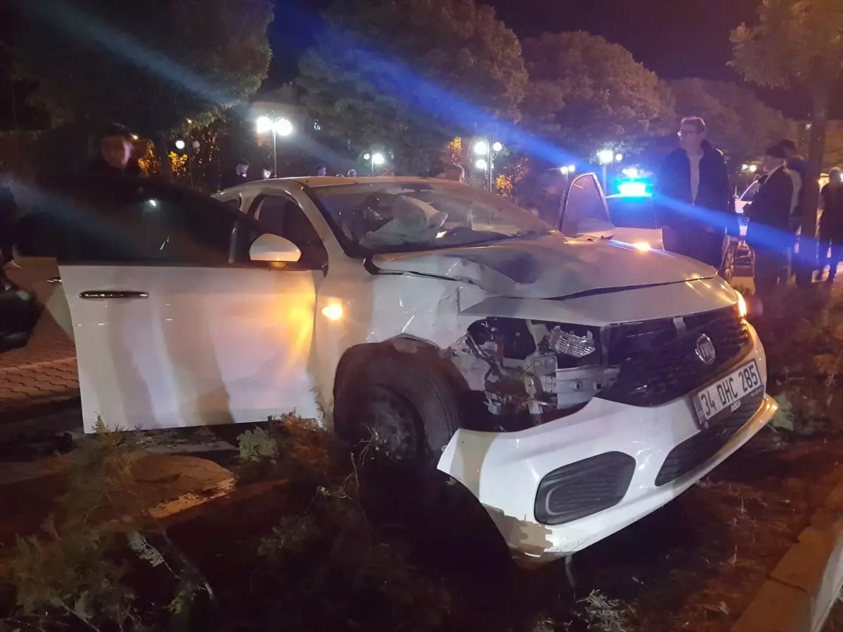 Bingöl\'de iki otomobilin çarpıştığı kazada 2 kişi yaralandı