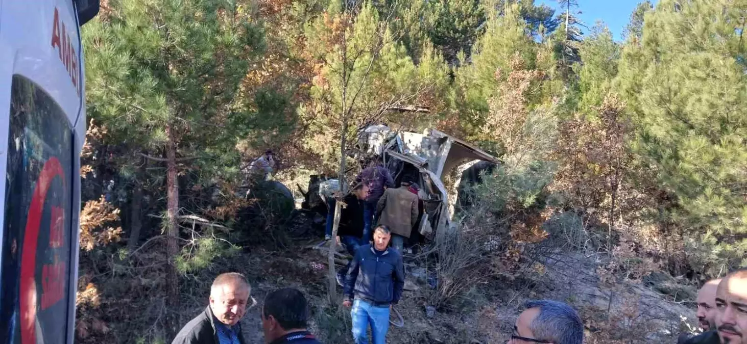 Burdur\'da Kamyon Şarampole Uçtu: Sürücü Ağır Yaralı