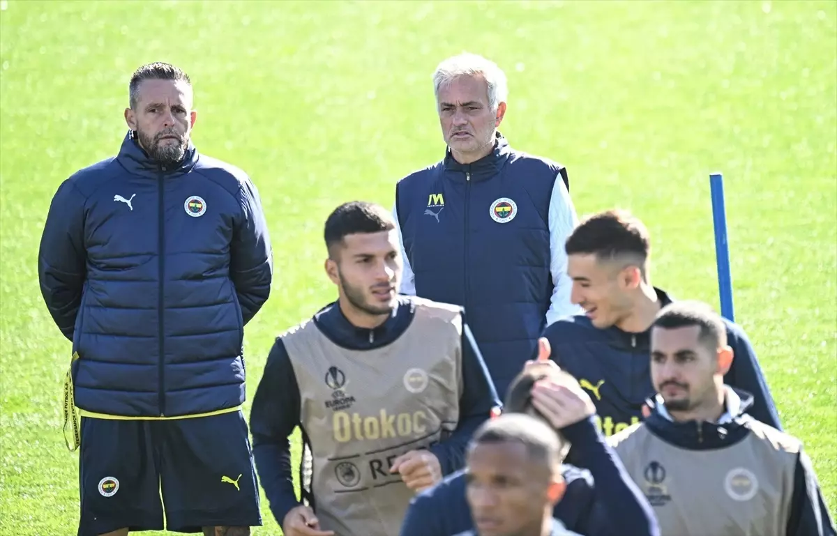 Fenerbahçe, AZ Alkmaar Maçına Hazır