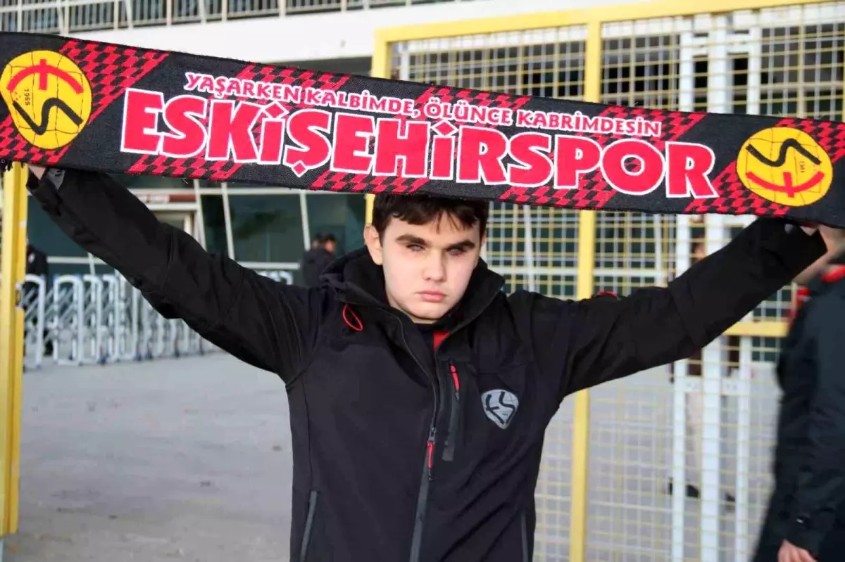 Görme Engelli Kaan\'ın Eskişehirspor Tutkusu