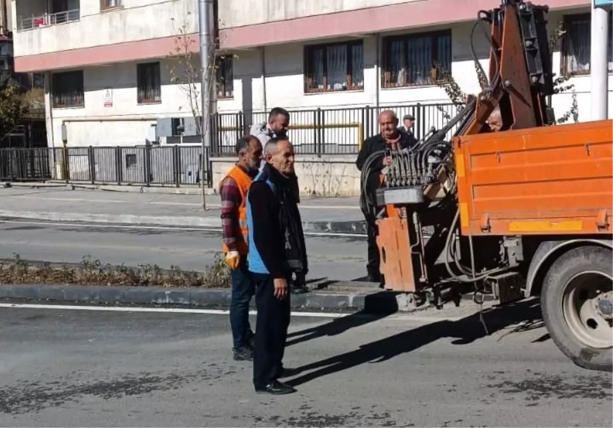 Hakkari\'de Trafik Yönlendirme Levhaları Dikildi