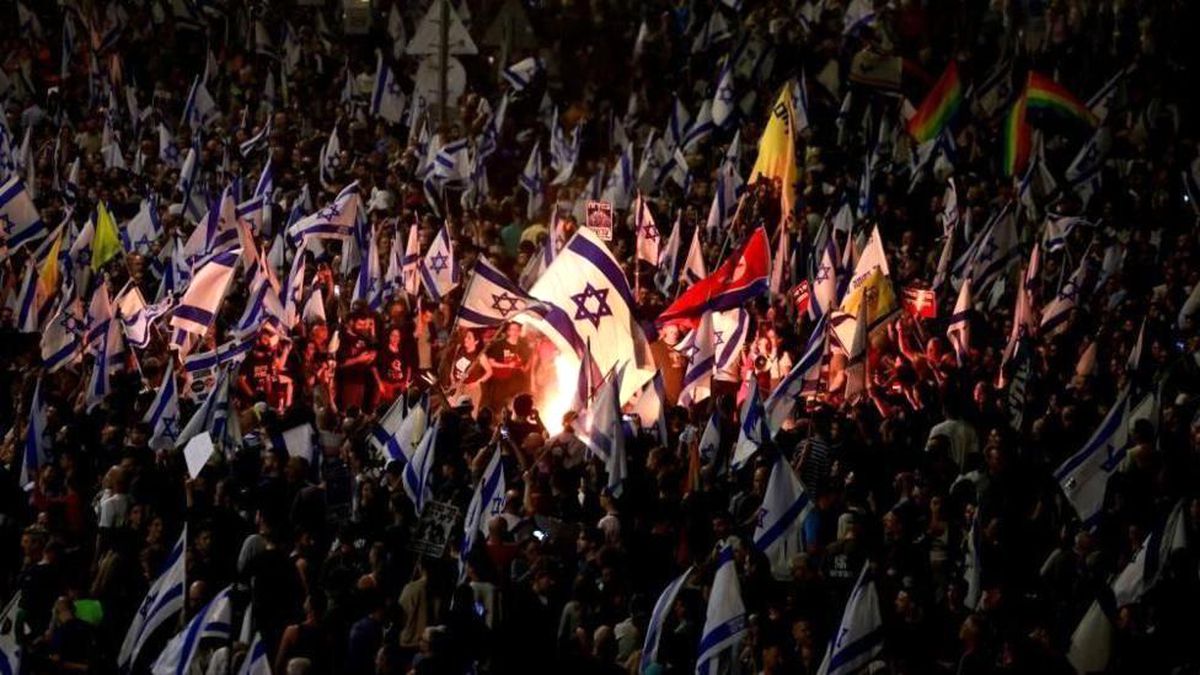 Netanyahu\'nun Savunma Bakanı Gallant\'ı Görevden Alması Protesto Ediliyor
