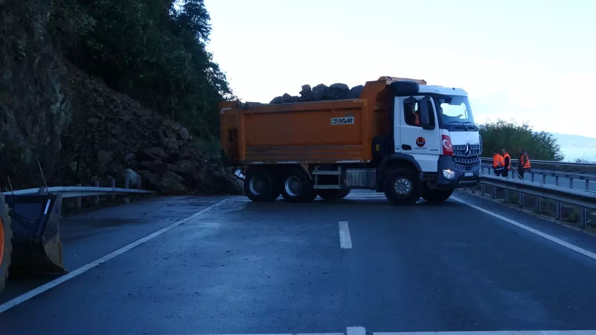 Heyelan Rize\'de Ulaşımı Etkiledi