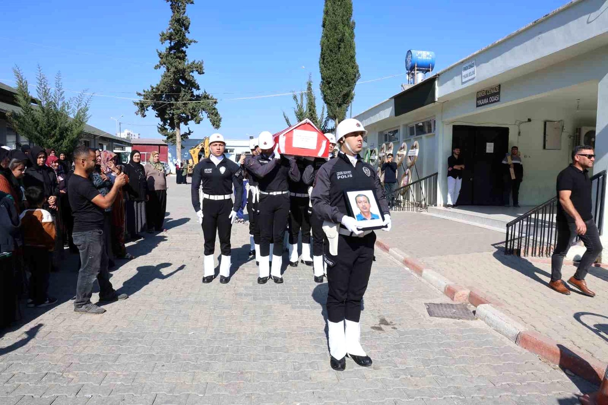 Mardin\'de Kalp Krizi Geçiren Polis Memuru Toprağa Verildi