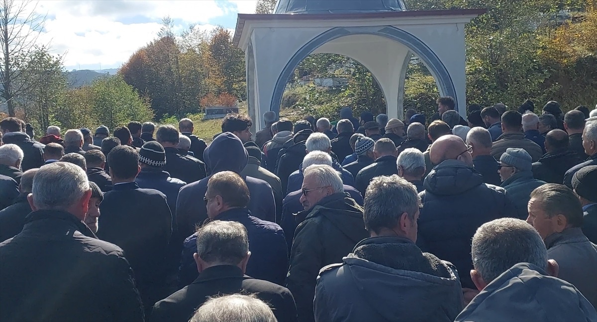 74 Yıllık Evlilikte Dram: İki Eş Arka Arkaya Vefat Etti