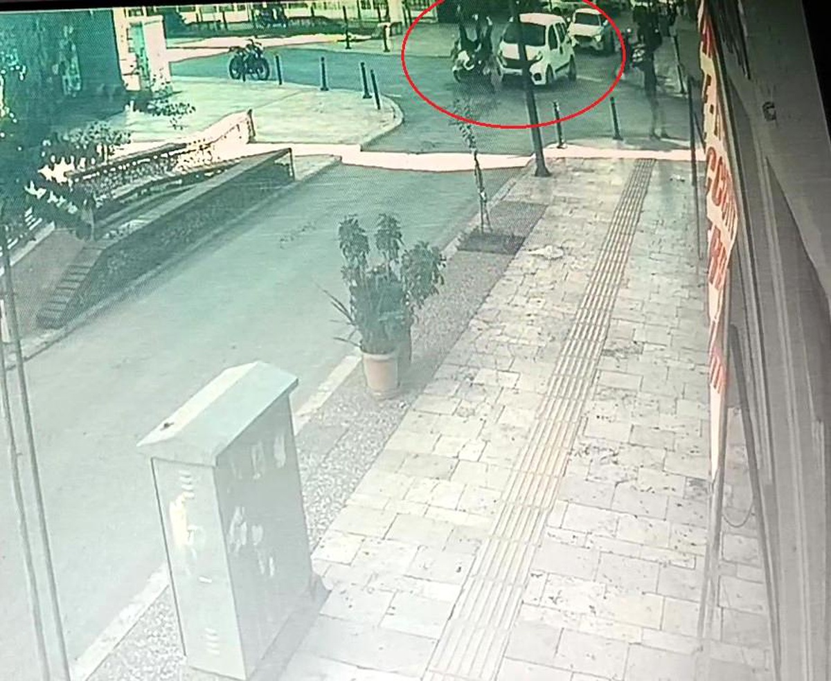 Antalya\'da Motosiklet Kazası: 2 Yaralı, Sözlü Saldırı