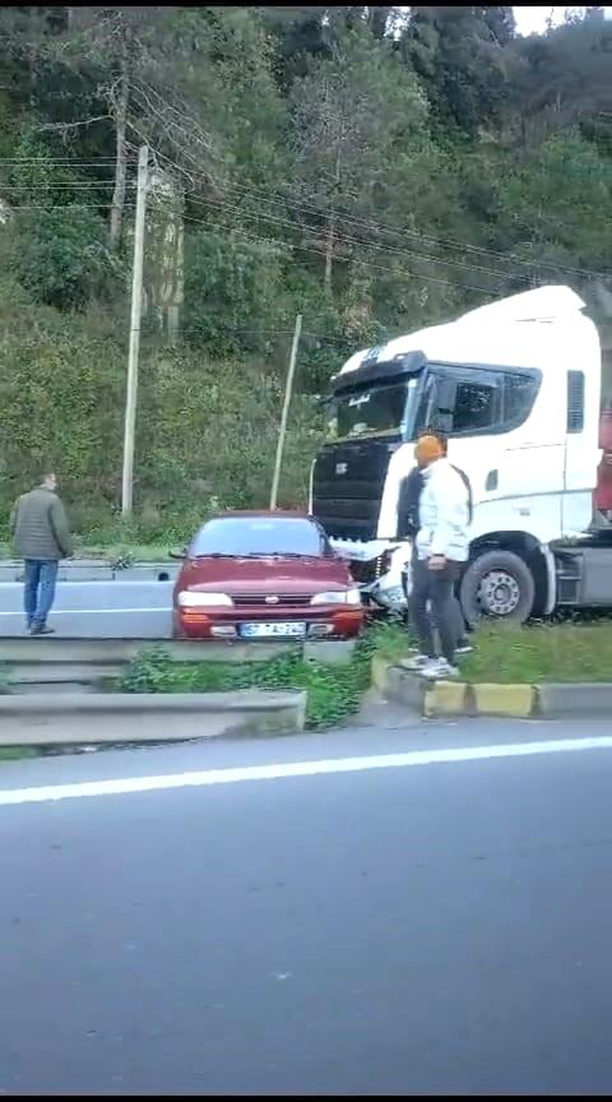 Zonguldak\'ta Tır-Otomobil Çarpıştı