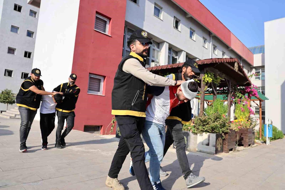 Adana\'da Kebapçıya Silahlı Saldırı: İki Tutuklama