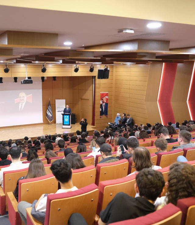 AK Partili Mustafa Varank: Alın teri değil, akıl teri çok önemli