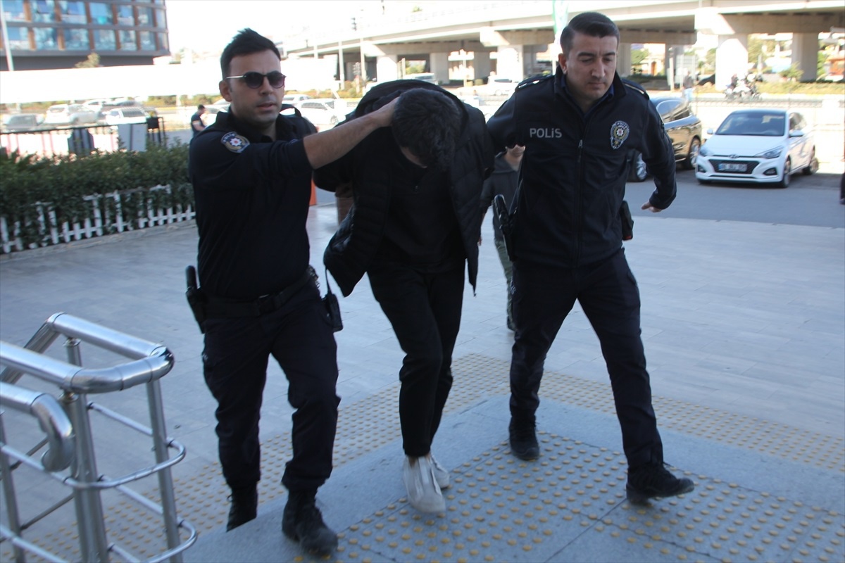 Serik\'te Fotoğrafçı Dükkanında Hırsızlık