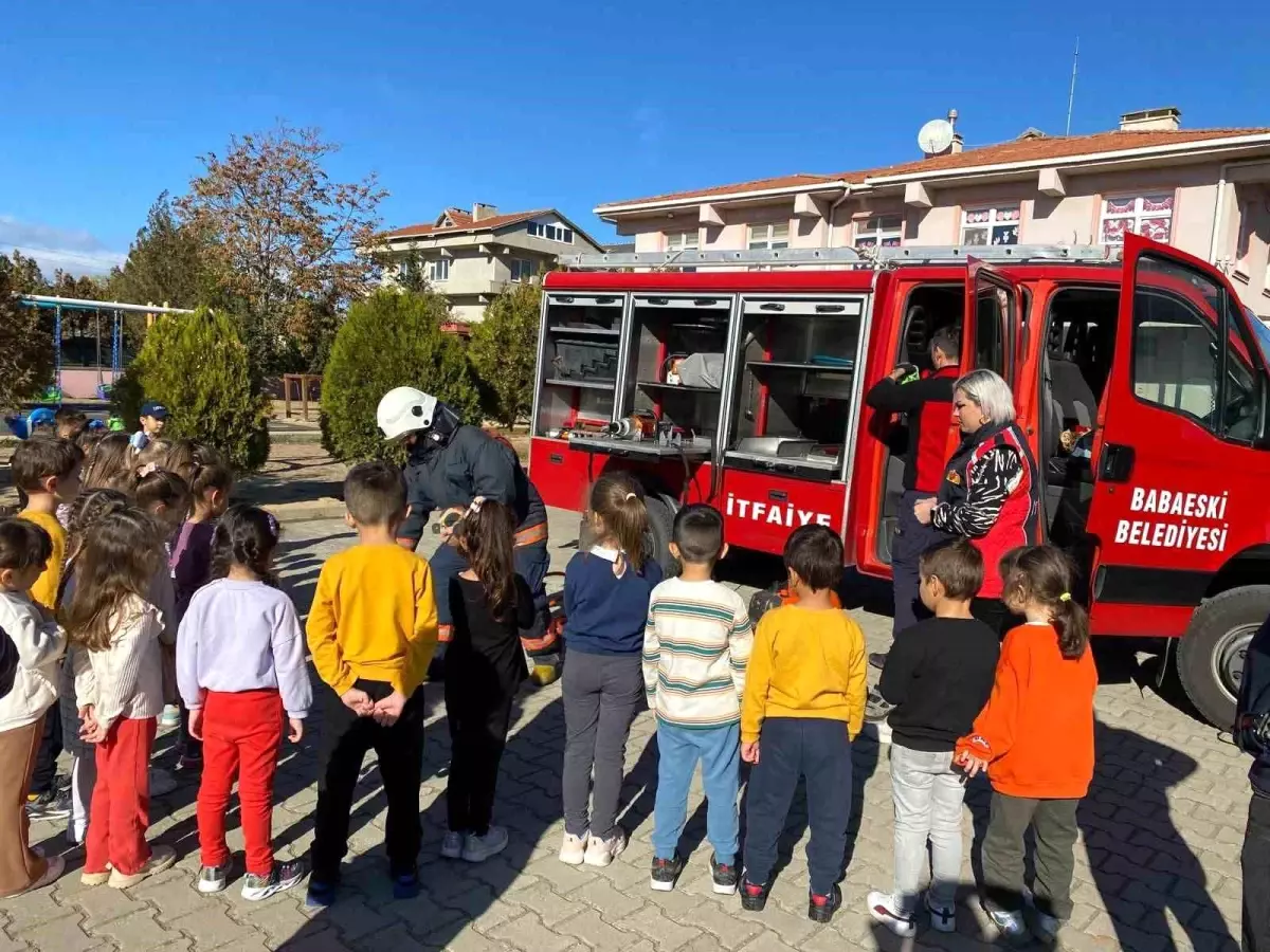 Anaokulu Öğrencilerine İtfaiye Malzemeleri Tanıtıldı