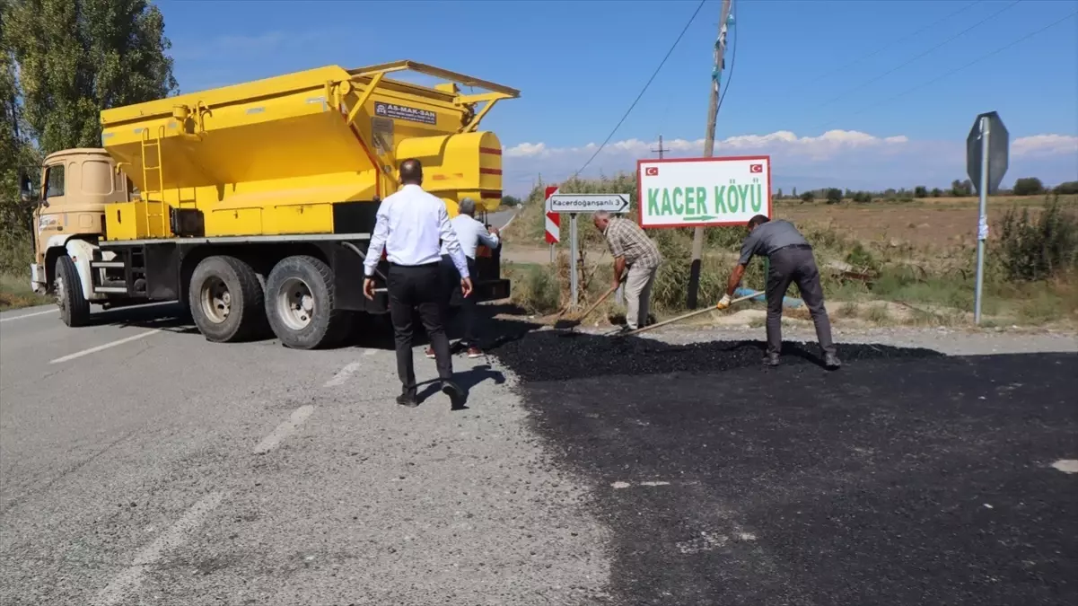 Iğdır\'da Köy Yollarına Asfalt Çalışması