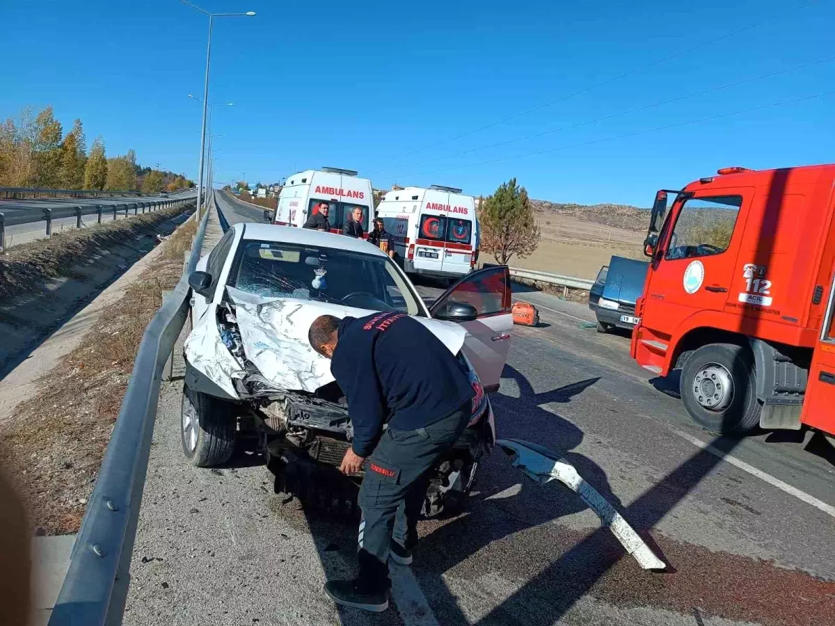 Çorum\'da Trafik Kazası: 3 Yaralı