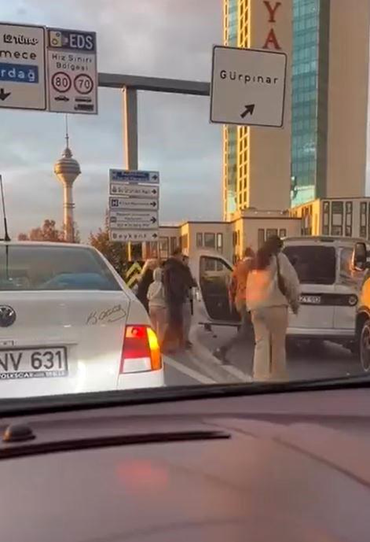 Esenyurt\'ta Yol Verme Kavgası Kamerada