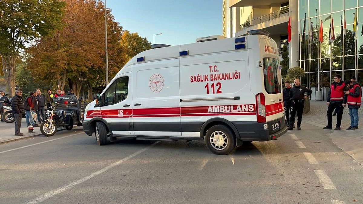 Bıçaklı Saldırıda Şüpheliler Yaralandı