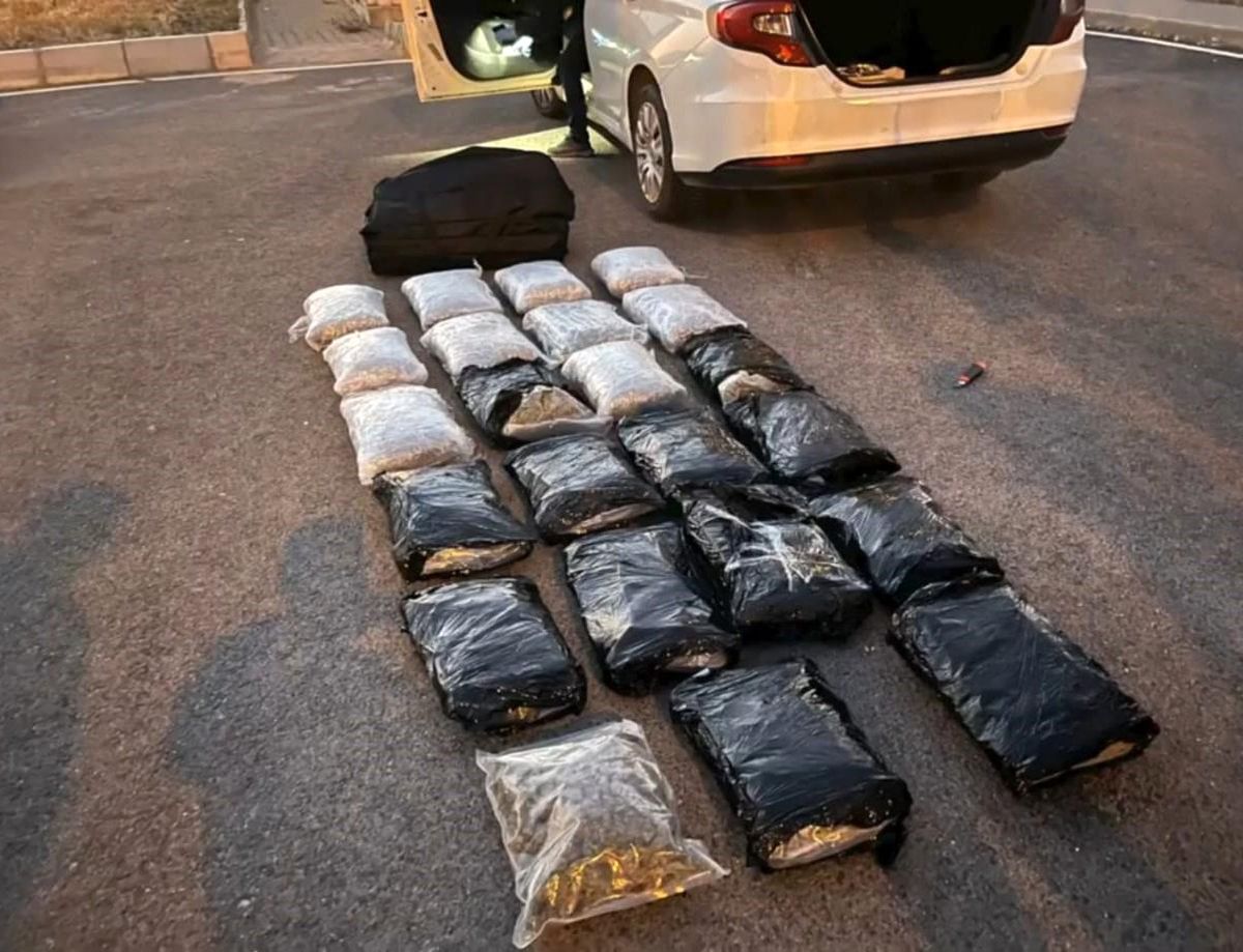 İzmir\'de Uyuşturucu Operasyonu: 32 Kilo Ele Geçirildi