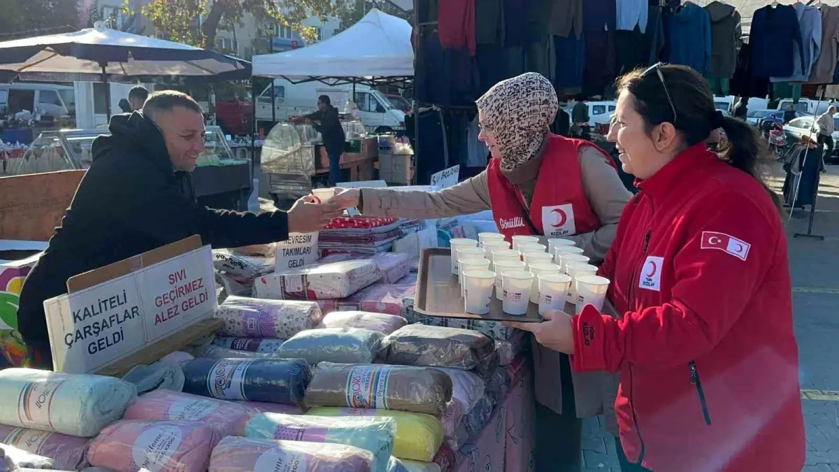 Kızılay\'dan Mesir Macunlu Süt İkramı