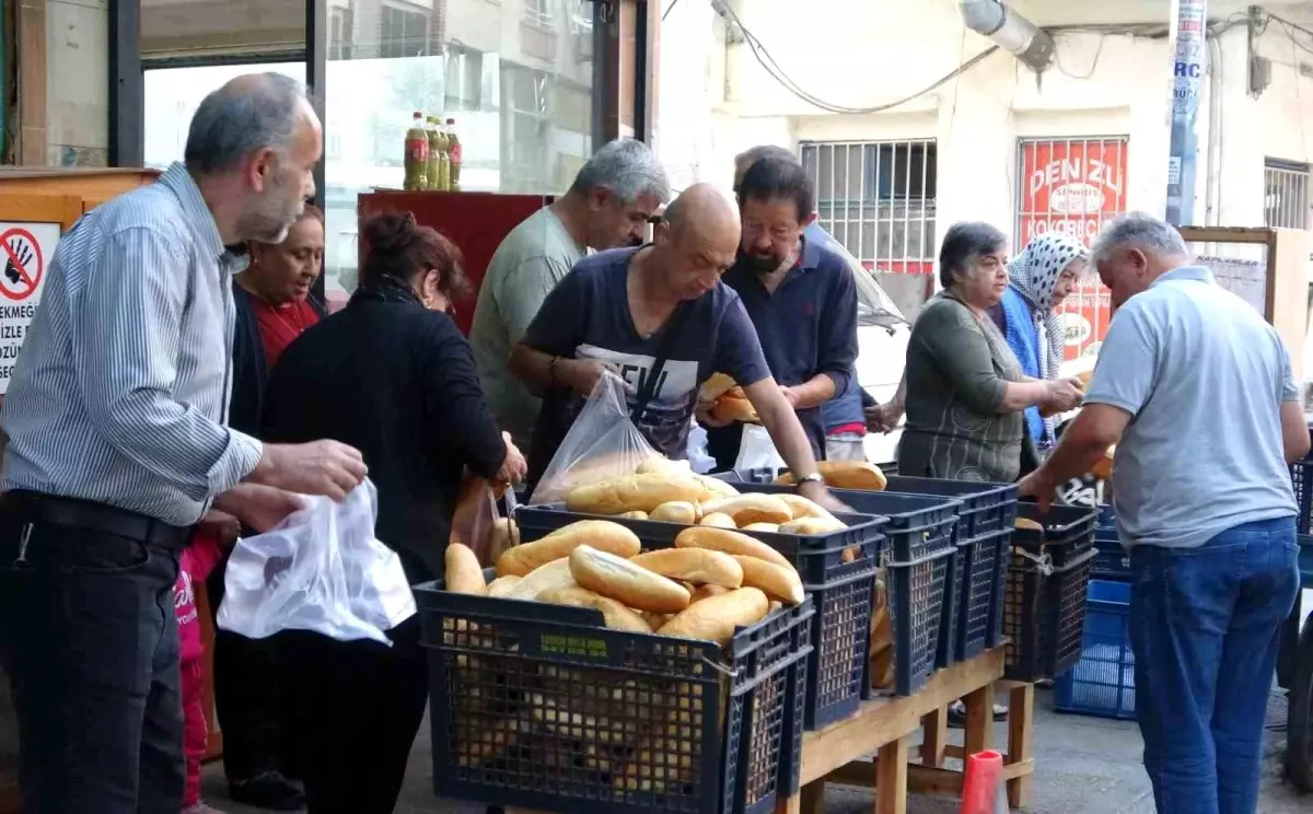 Mersin\'de Ekmek Rekabeti İzdiham Yarattı