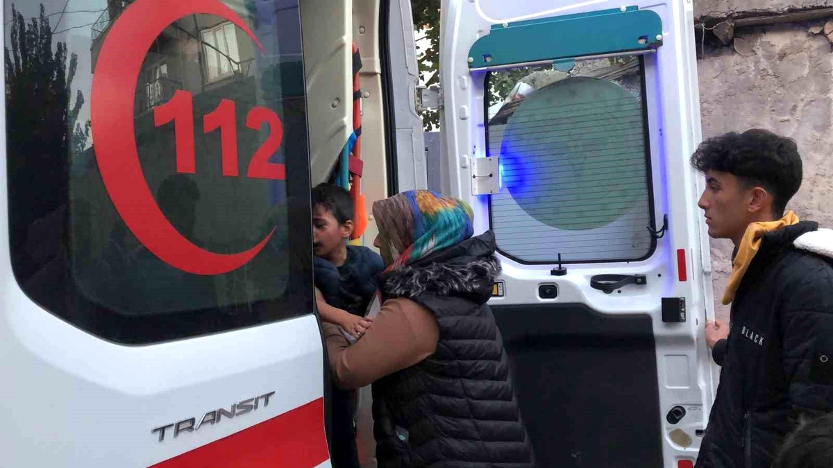 Küçük Çocuğa Motosiklet Çarptı