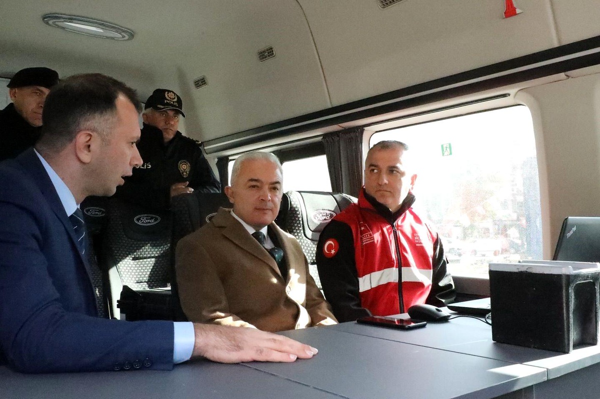 Vali Turan, Mobil Göç Noktası\'nı İnceledi