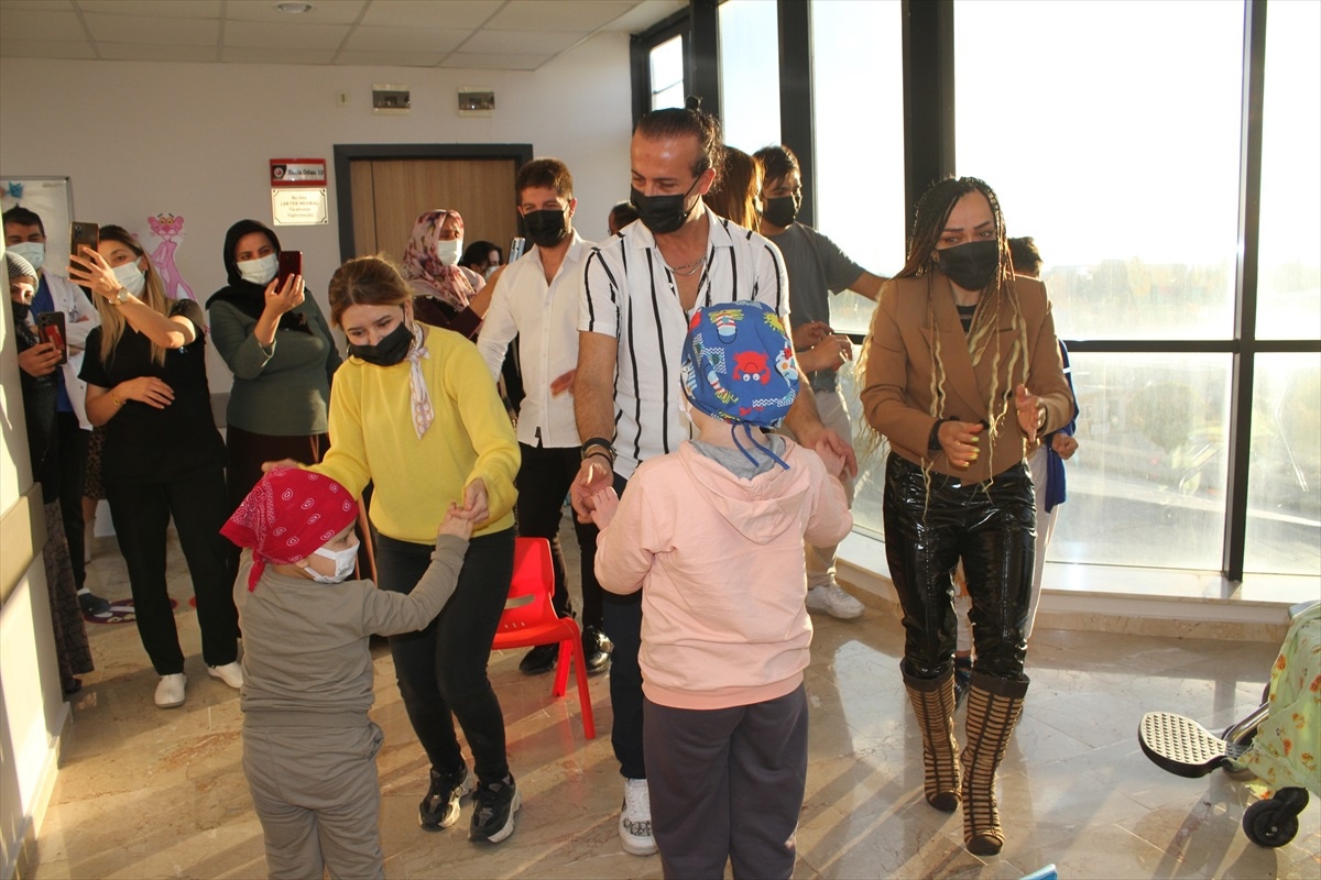 Van\'da Lösemili Çocuklar İçin Dans Etkinliği