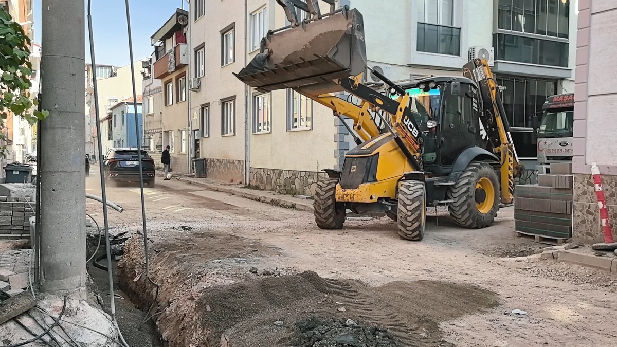 Çamurlu Ayakkabılarla Dikkat Çeken Hareket