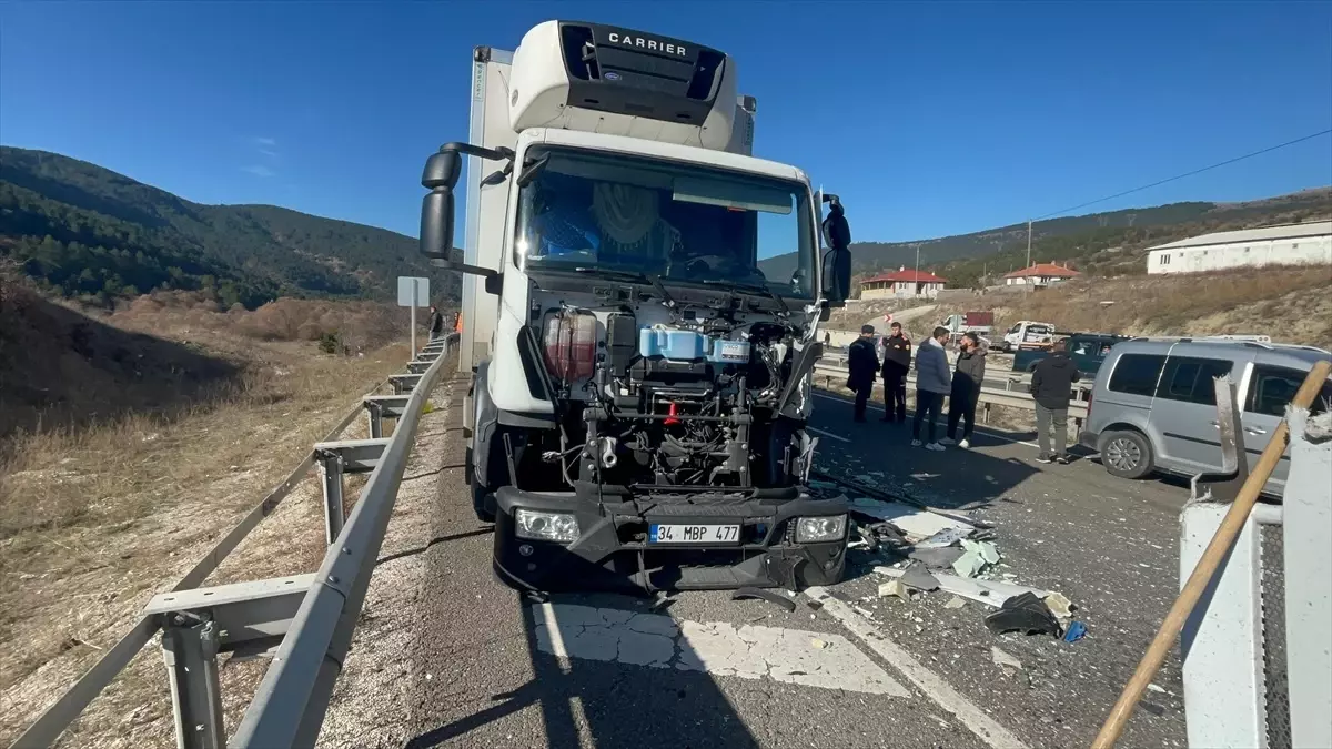 Çankırı\'da Trafik Kazası: 13 Yaralı