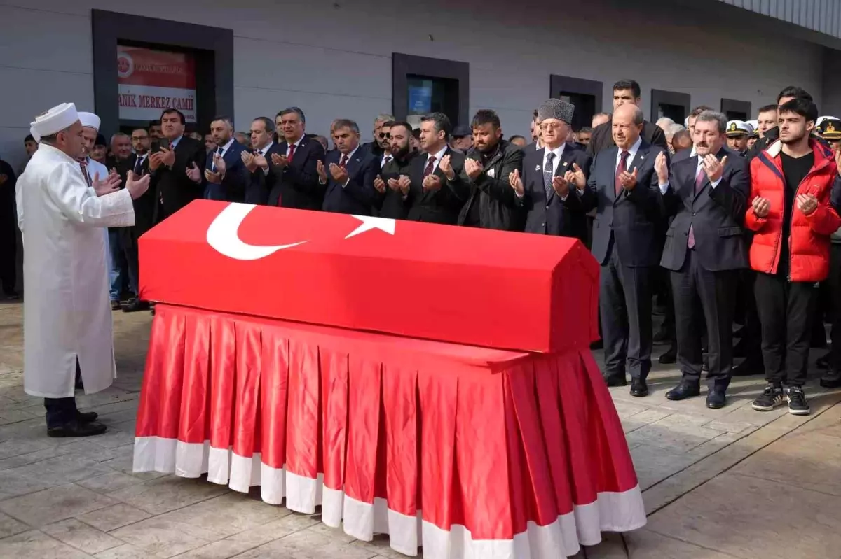 Cumhurbaşkanı Tatar\'ın katılımıyla Kıbrıs gazisi son yolculuğuna uğurlandı