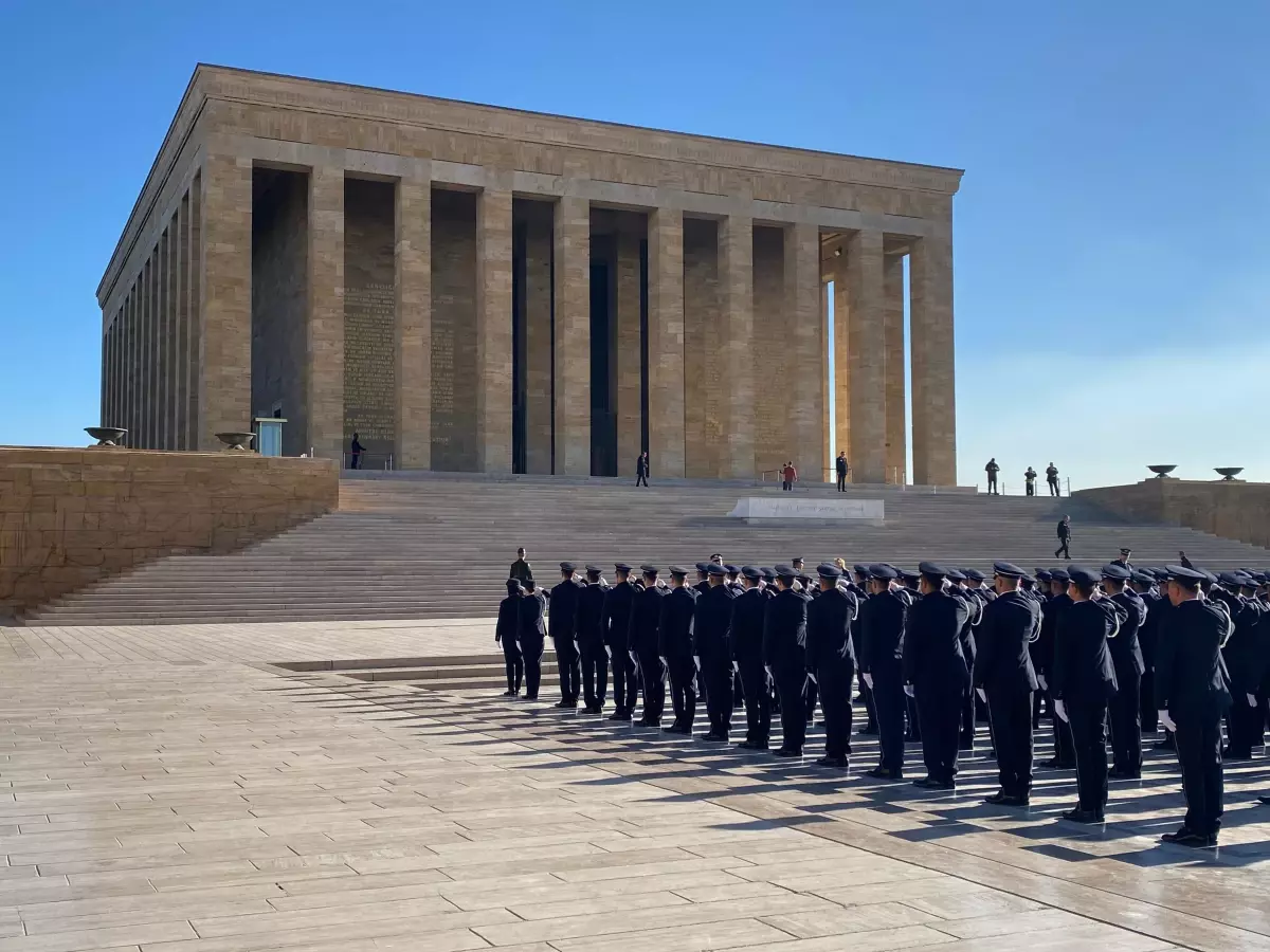 Polis Teşkilatı\'ndan Atatürk\'e Saygı Ziyareti