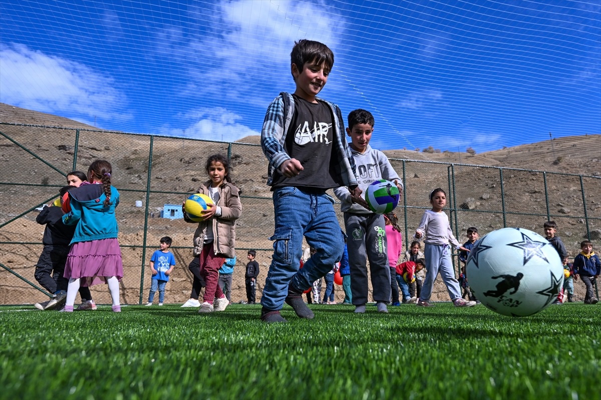 Van\'da Gönüllülerden Öğrencilere Spor Desteği