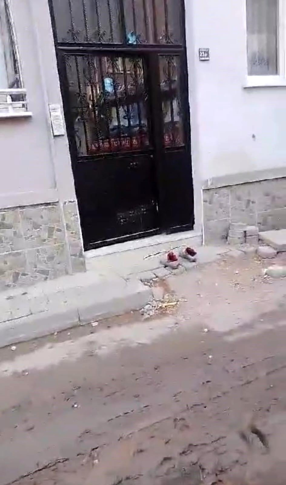 İşçi Apartmana Temiz Girdi