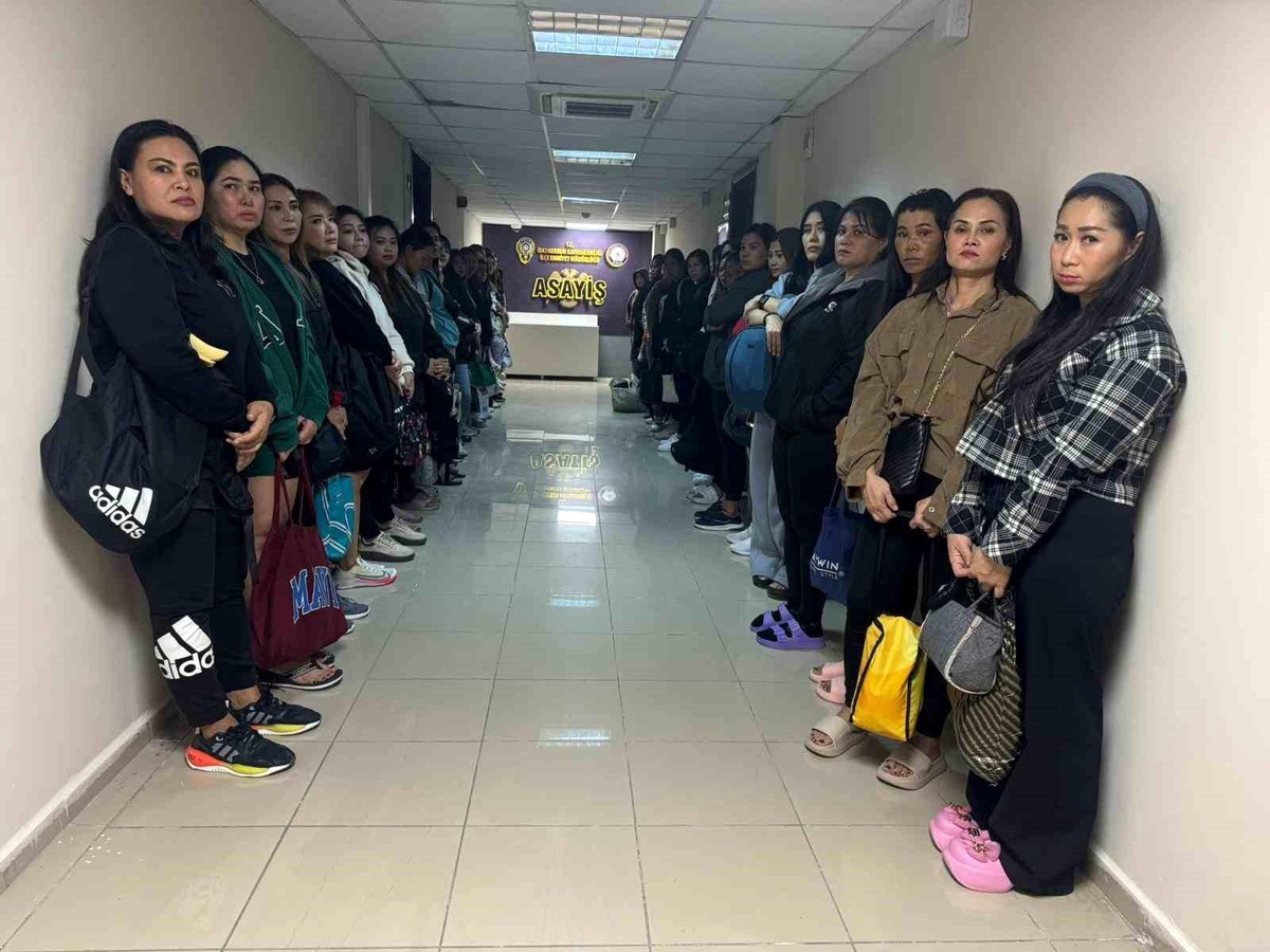 Hatay\'da Kaçak Çalıştırılan 43 Kadın Gözaltına Alındı