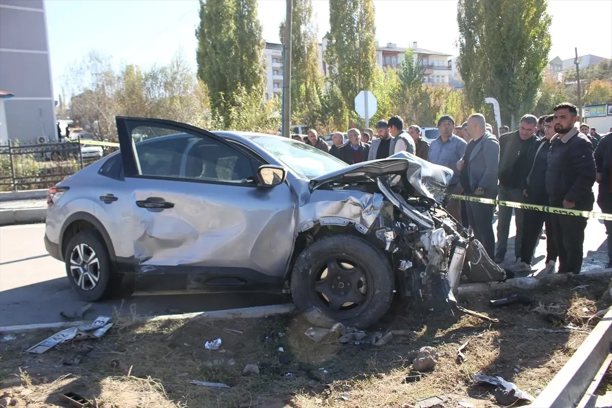 Malazgirt\'te Trafik Kazası: 1 Ölü, 1 Yaralı