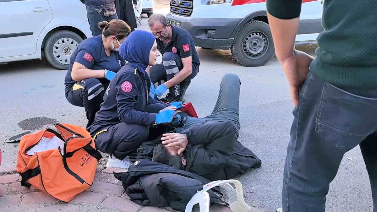 İnegöl\'de Motosiklet Kazası: Sürücü Yaralandı