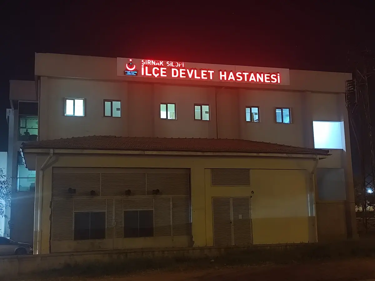 Silopi\'de Ev Yangını: 7 Kişi Dumandan Etkilendi