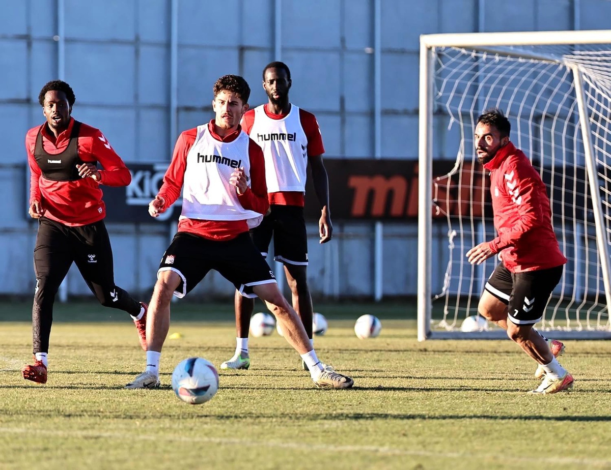 Sivasspor Fenerbahçe\'ye Hazırlanıyor