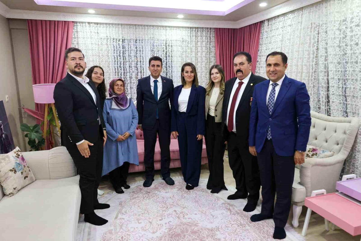 Bilecik Valisi, Gazi Şükrü Cengiz\'i Ziyaret Etti