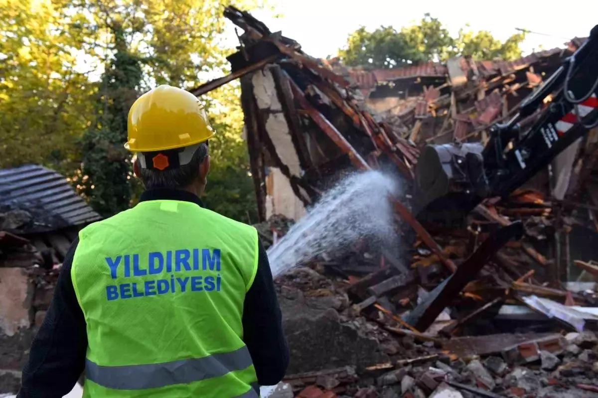 Yıldırım Belediyesi Metruk Binaları Yıkıyor