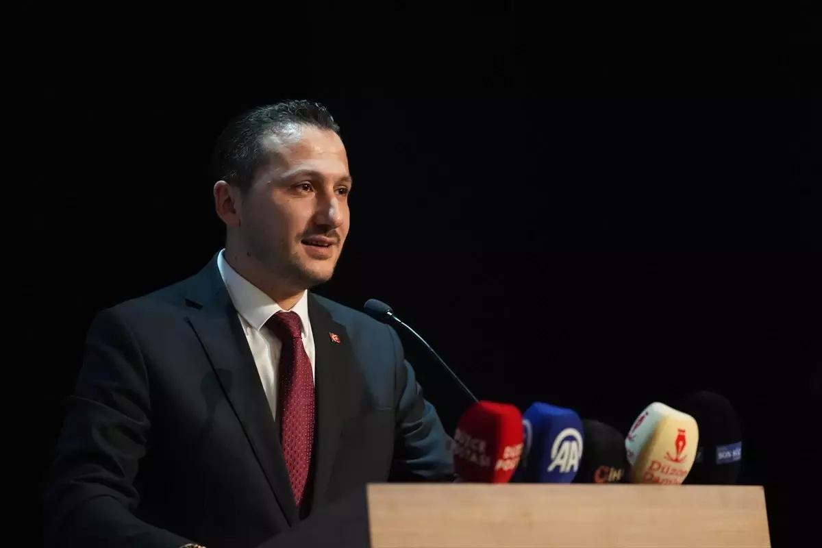 AK Parti Grup Başkanvekili Zengin, Düzce\'de partisinin Merkez İlçe Kongresi\'ne katıldı Açıklaması