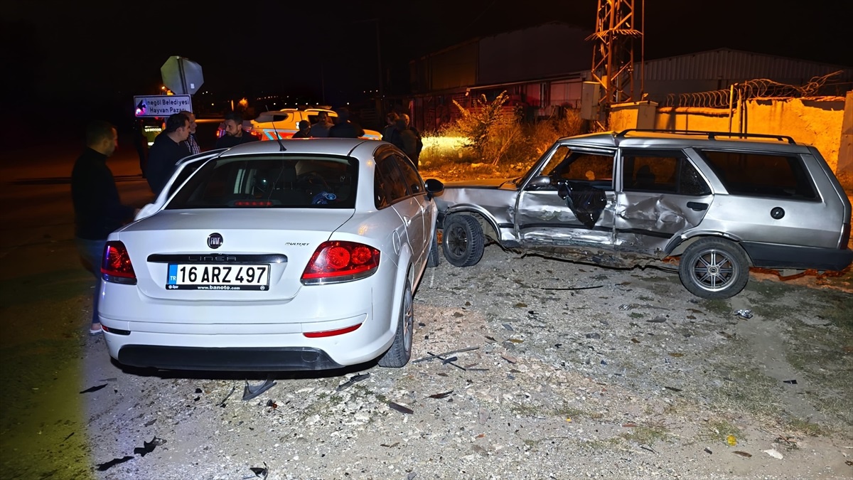 İnegöl\'de Trafik Kazası: 6 Yaralı