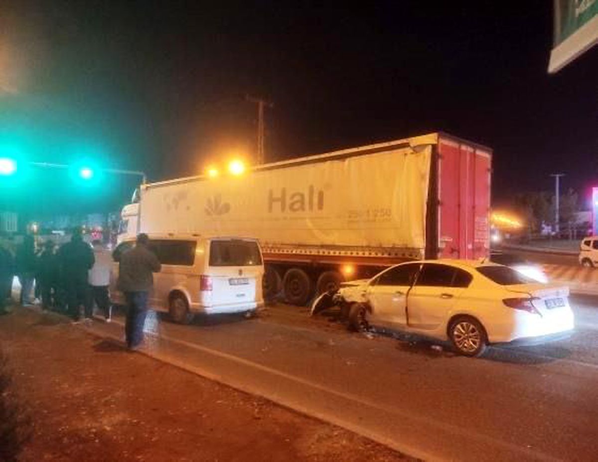 Diyarbakır\'da Trafik Kazası: 2 Yaralı