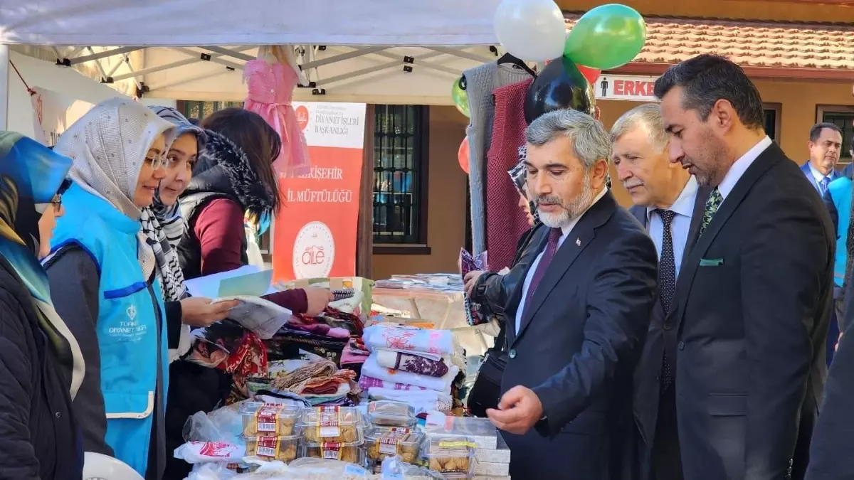 Gazze İçin Hayır Çarşısı Açıldı