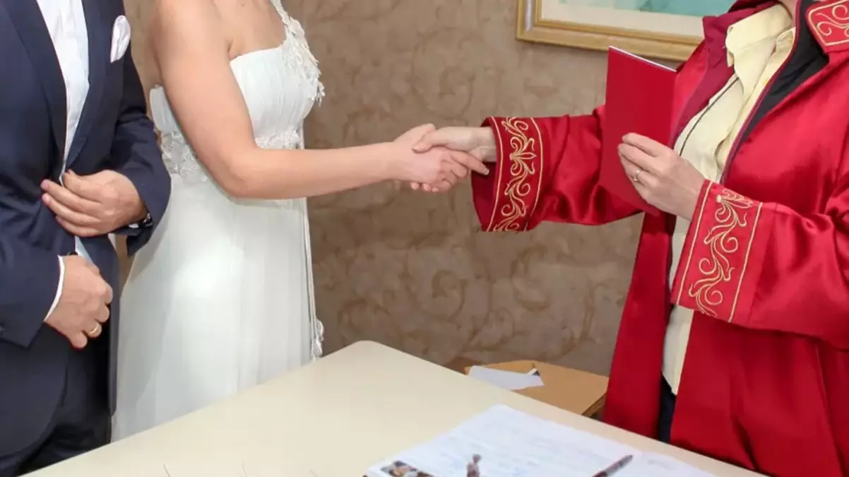 Nikah Memurlarının İlginç Anıları