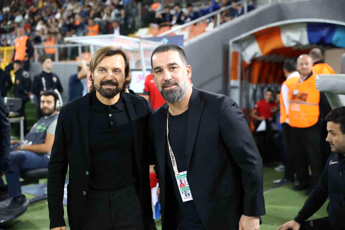 Adana Demirspor - Eyüpspor Maçı Başladı
