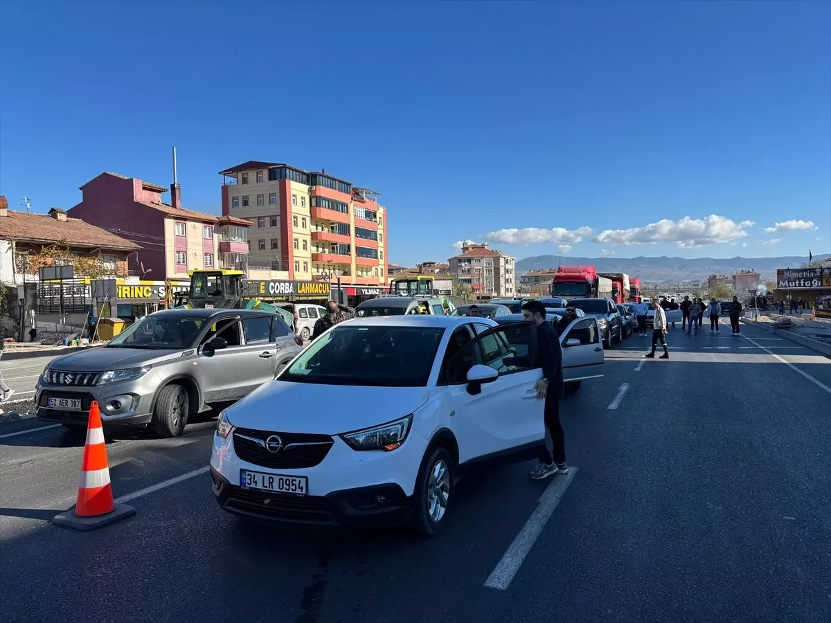 Osmancık\'ta Kavşak İptali Protesto Edildi