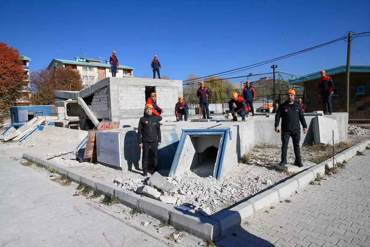 AFAD Ekipleri Unutamadı: Van ve Kahramanmaraş Depremleri