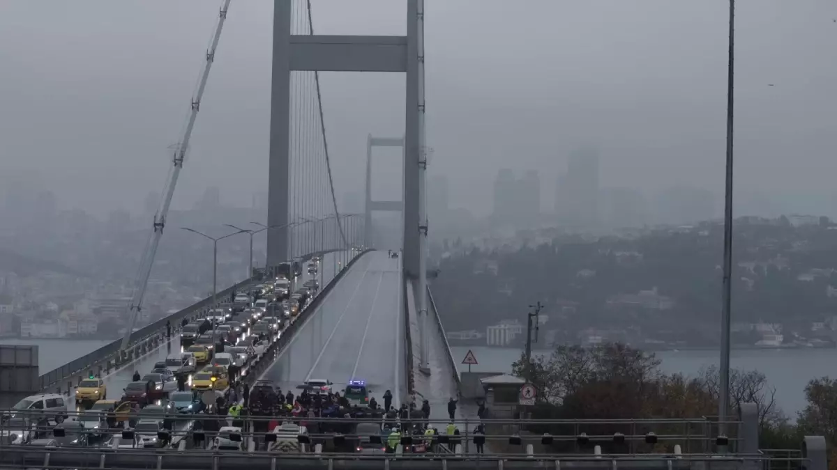 15 Temmuz Şehitler Köprüsü\'nde 09.05\'te hayat durdu