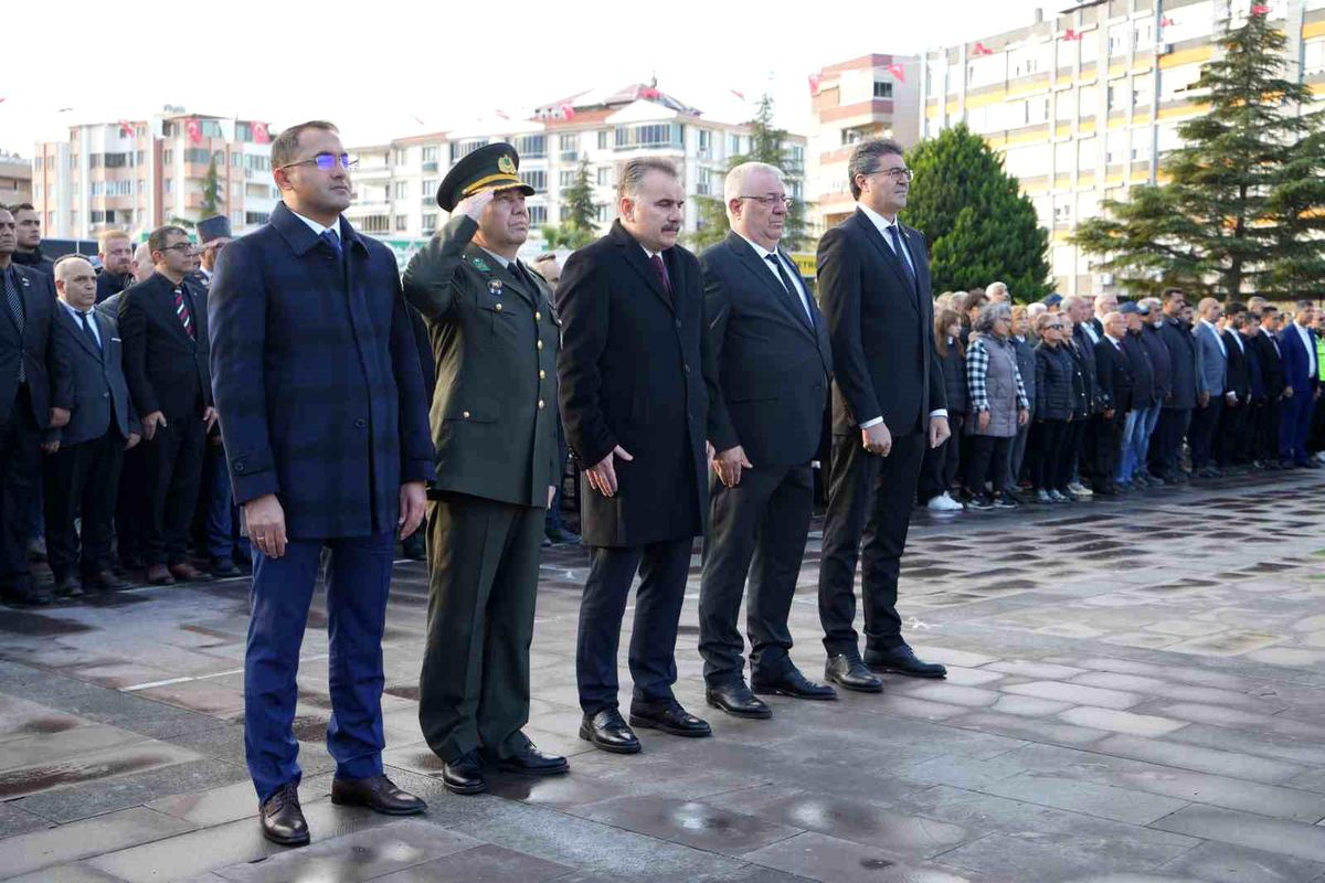 Atatürk Edremit\'te özlemle anıldı