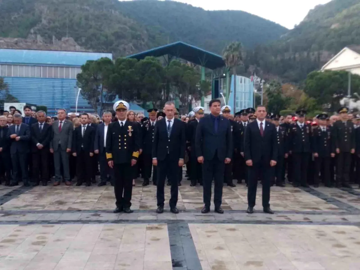 Atatürk Fethiye\'de saygı ve özlemle anıldı