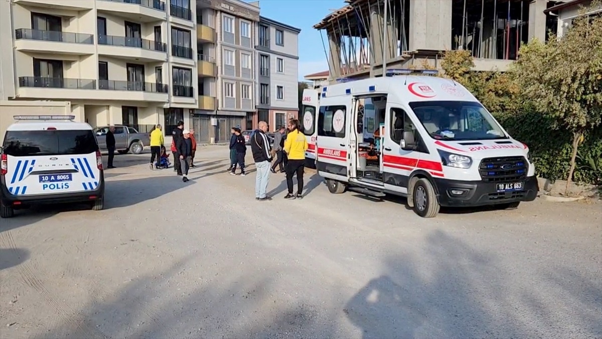 Edremit\'te Gece Bekçisi İnşaattan Düştü